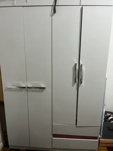 Roupeiro pequeno infantil