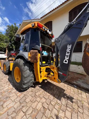 Retroescavadeira JohnDeere 310L