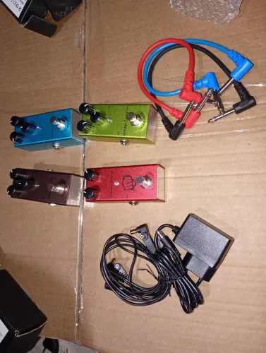 Kit de compacto de pedais com fonte e cabos excelente