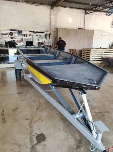 Canoa Soldada estrutura robusta com boa estabilidade - A partir de 7.990,00