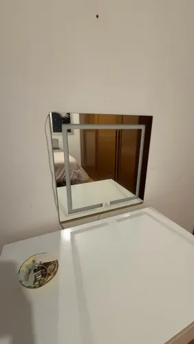 Penteadeira: Mesa com gaveta + espelho led