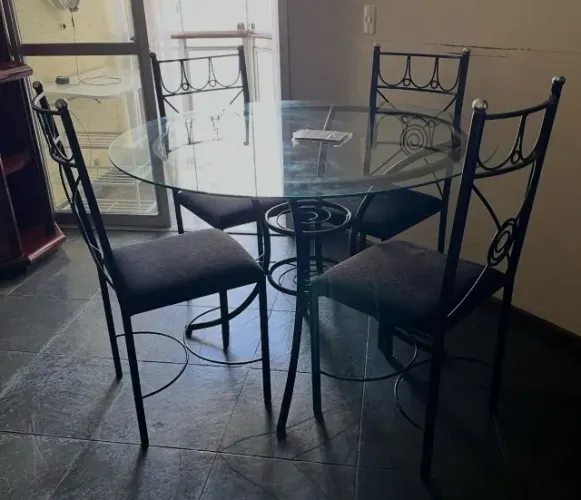 MESA DE JANTAR REDONDA TAMPO VIDRO COM 4 CADEIRAS 