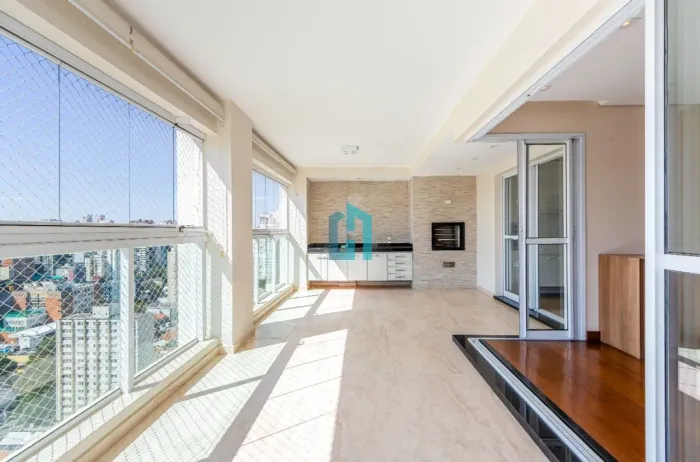 Apartamento à venda na Vila Olímpia, com 3 suítes, 4 vagas e quadra de tênis