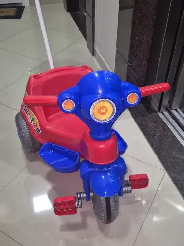 Motinho pedal brinquedo