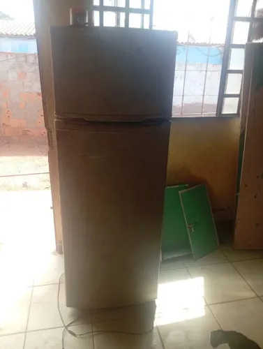 Vendo geladeira duas porta