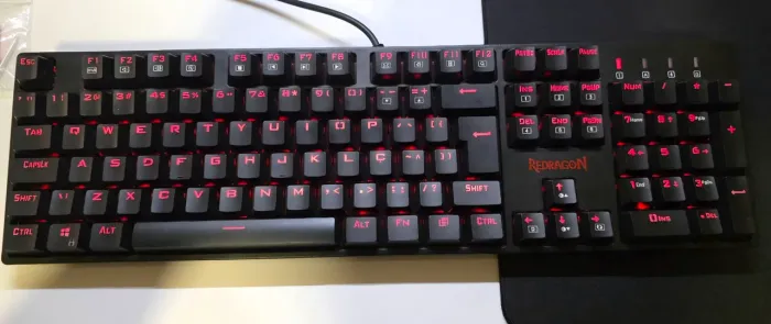 Teclado Mecânico Gamer Redragon Surara PRO - Switch Óptico RGB (ABNT2)