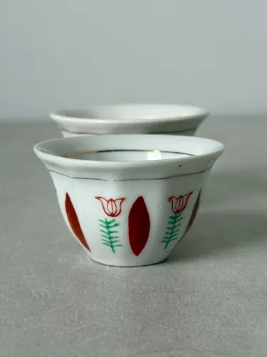 par de copinhos em porcelana