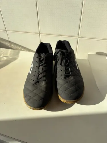 Chuteira Futsal Umbro Preta