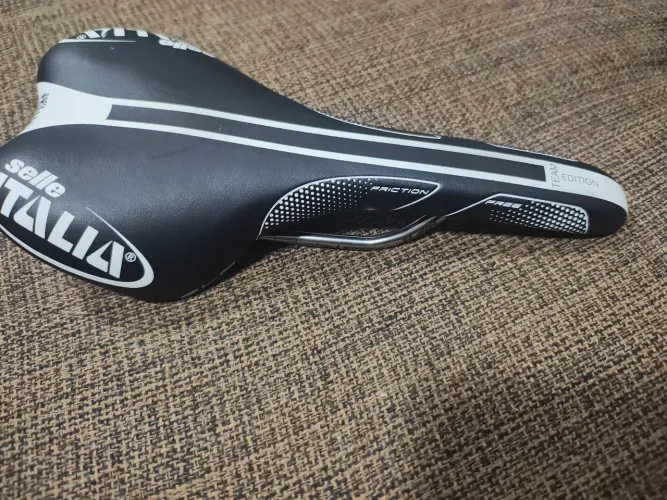 Selim selle Itália ...base fibra carbono...trilho magnésio super leve cerca de 200g