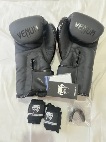 Luva Boxe / Muay Thai 14oz VENUM + Bandagem 2mt + protetor bucal