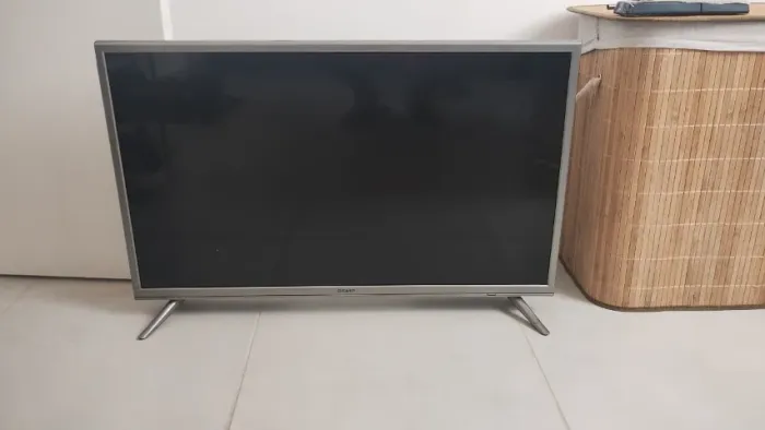 Vendo TV com defeito (Tela quebrada)