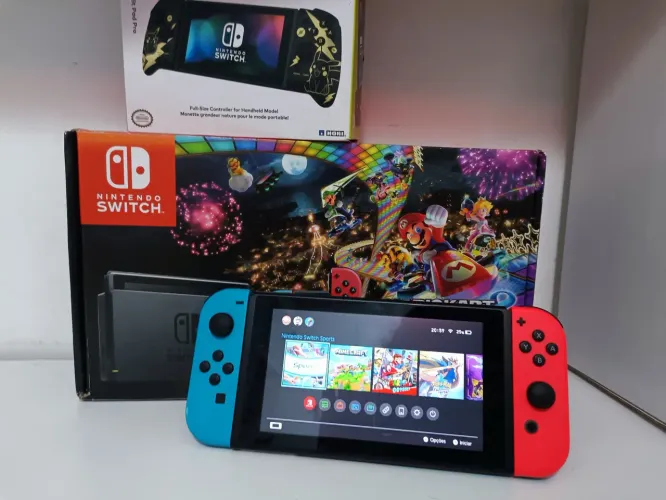 Nintendo switch V2 *com alguns aranhão na tela* + controle pro