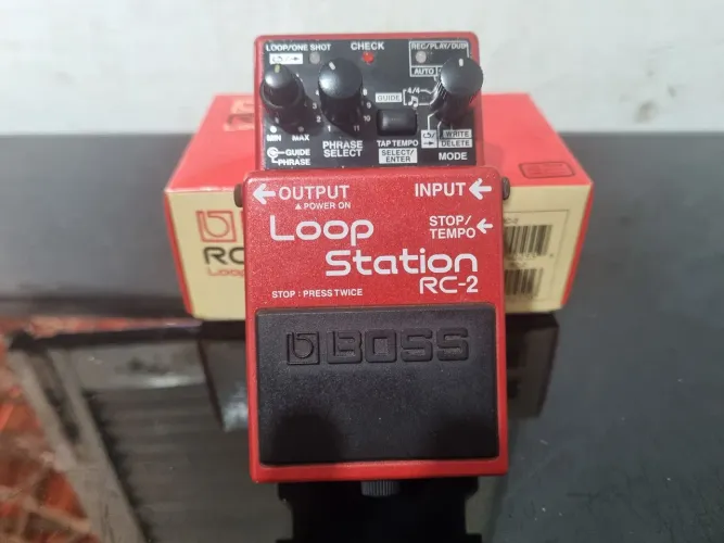 Loop Station Boss RC-2 na Caixa | Professor e Banda em 1 Pedal
