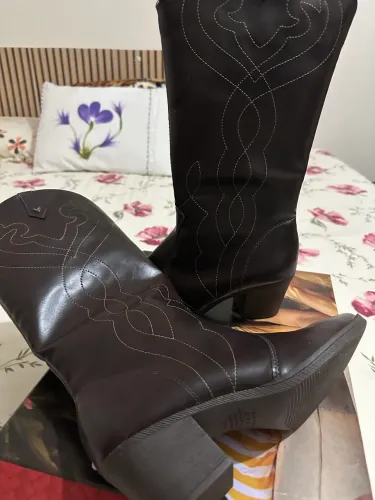 Vendo Botas Feminina