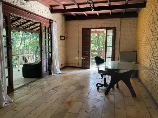 Casa 04 dormitórios 230 m2 Córrego Grande