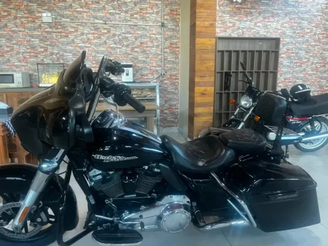 Vendo linda Street Glide Special com vários acessórios