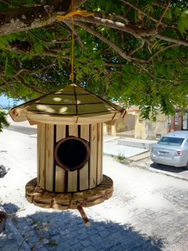 Casinha de pássaros pra jardim