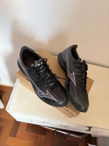 Chuteira society Mizuno Alpha elite
