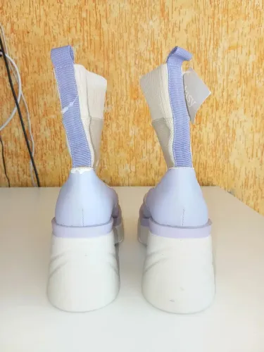 Estou vendendo botas Stasy, tamanho 35, cor Melissa baunilha violeta. 