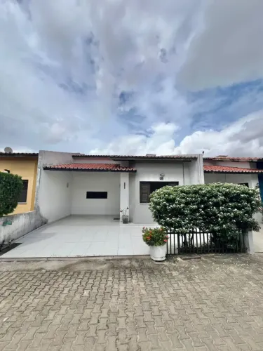 Linda casa plana em condomínio fechado com 03 quartos, no José de Alencar - Fortaleza - CE