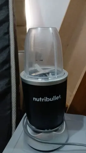 Nutribulet batedora de sucos, cremes, molhos, com dois copos, tritura frutos secos