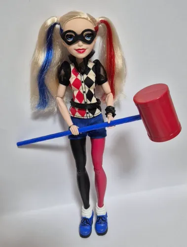 BONECA DC COMICS SUPER HERO GIRLS ARLEQUINA USADA