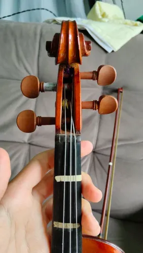 VIOLINO 2/4 SEMI-NOVO