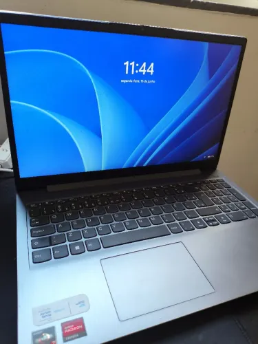 Notebook Lenovo IdeaPad3 / AMD Ryzen 7 5700U / 12g RAM / 475g SSD