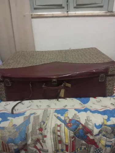 Mala antiga de roupa 