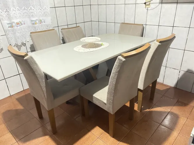 Mesa de jantar com 6 cadeiras