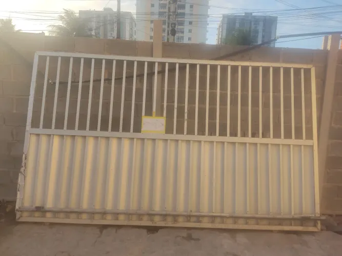 Vende-se portão de alumínio