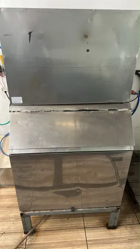 Máquina de gelo de cubo