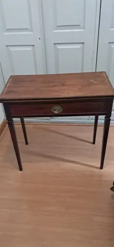 Mesa antiga / Escrivaninha
