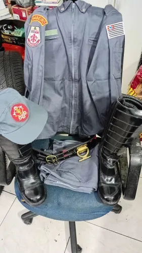 Uniforme Bombeiro Civil  ,  Cuturno N° 40 ,  Calça 44 , Gandola Tam. 4  , Cinto 0.9 , boné