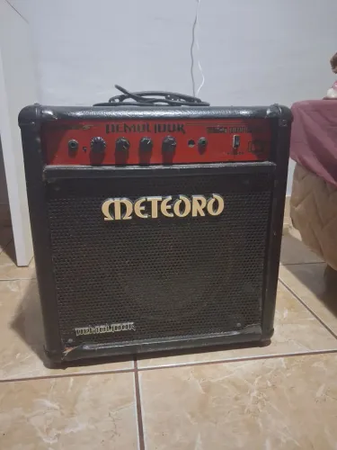Amplificador Meteoro Demolidor com defeito para Contrabaixo