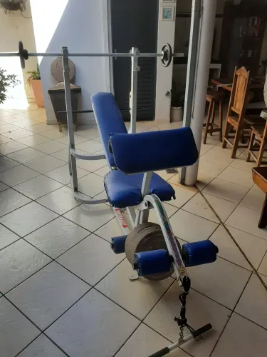 Aparelho de musculação multifuncional