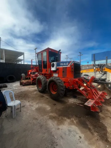Vendo Motoniveladora FG 170 ano 2002.