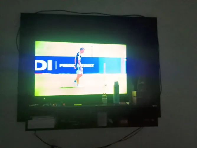 Tv com painel motivo viagem