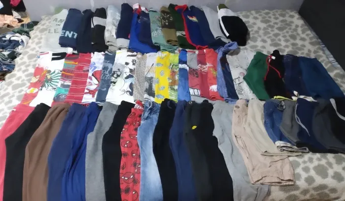 Lote de roupas de menino tamanho 4 anos com 58 pç