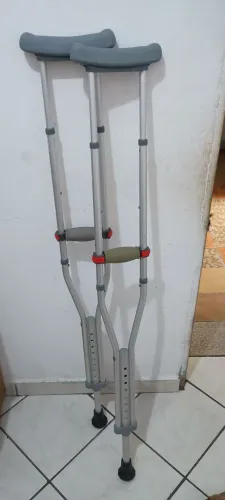 Vendo moletas e cadeira de rodas