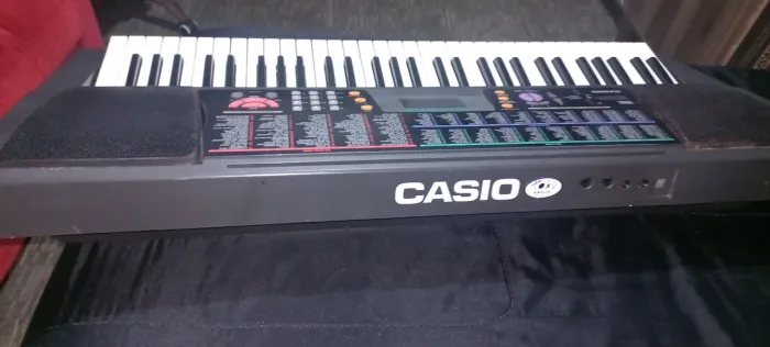 Vendo teclado musical eletrônico CASIO CTK501