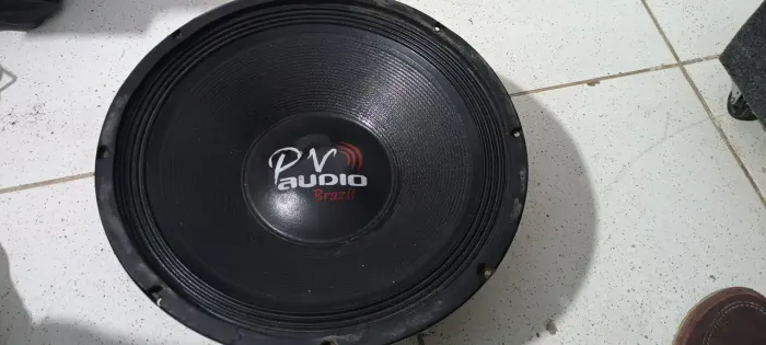 Alto falante,15 polegadas,em bom estado,o cone e a bobina estão perfeitas!!!!