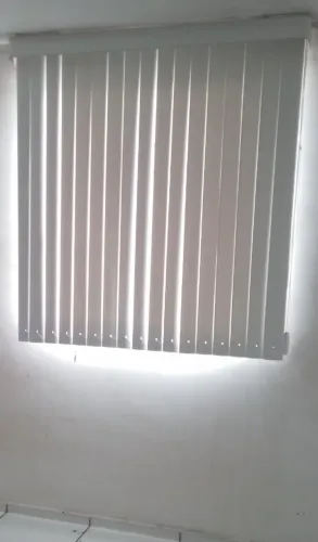 Vendo persiana com bando pouco tempo de uso