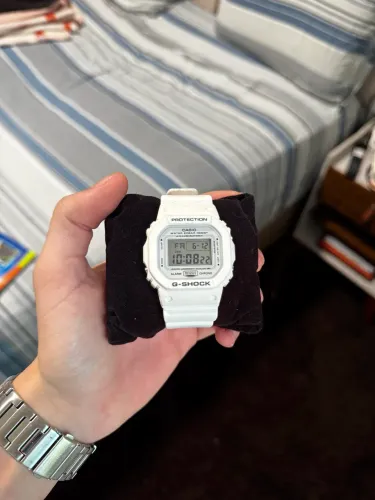 Relógio Casio G shock Digital DW-5600MW-7DR Branco
