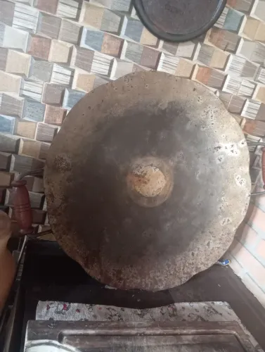 Disco com alcas, e produzido pela Braseiro Parrillas
