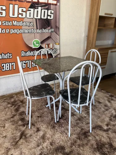 Mesa mármore 4 cadeiras ótima ( entrego )