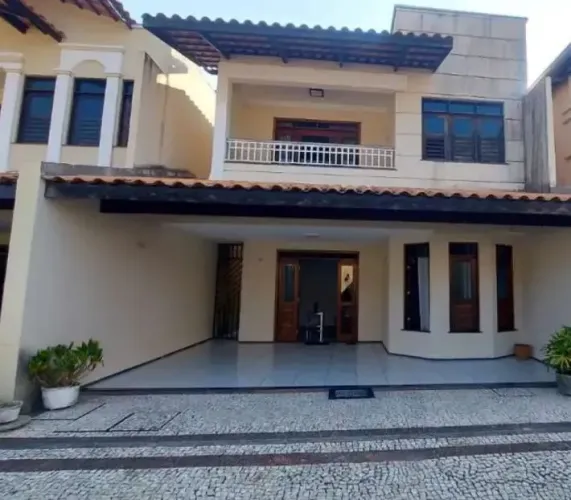 Excelente Casa Duplex em condomínio fechado na Cidade dos Funcionários, à apenas 200 metro