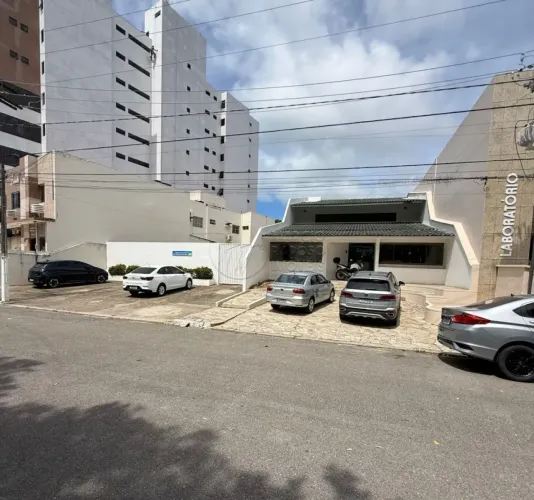 Ponto Comercial com Estacionamento Privativo à venda no Farol