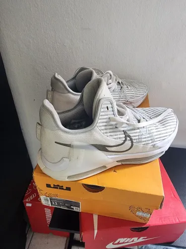 LeBron Witness VI Original 