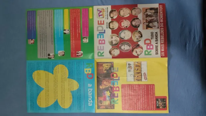 Álbum de Figurinhas Rebelde + Pôsteres